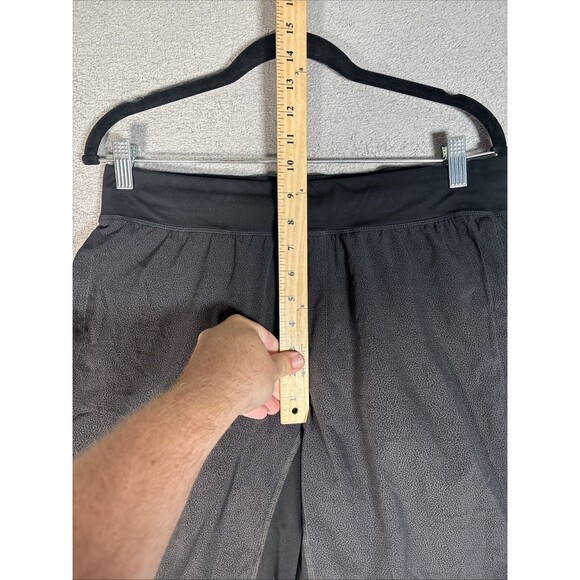 Lululemon Shorts Men’s Size 32" Waist Pace Breaker Black Gray Crackle - Picture 5 of 16
